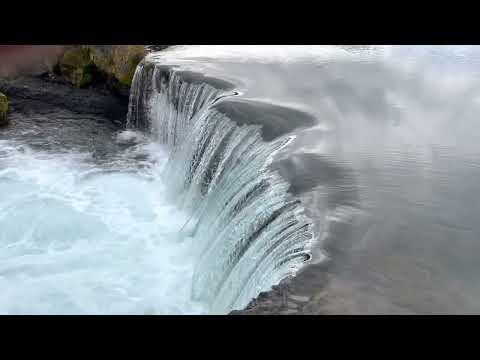Hólmslárlón waterfall