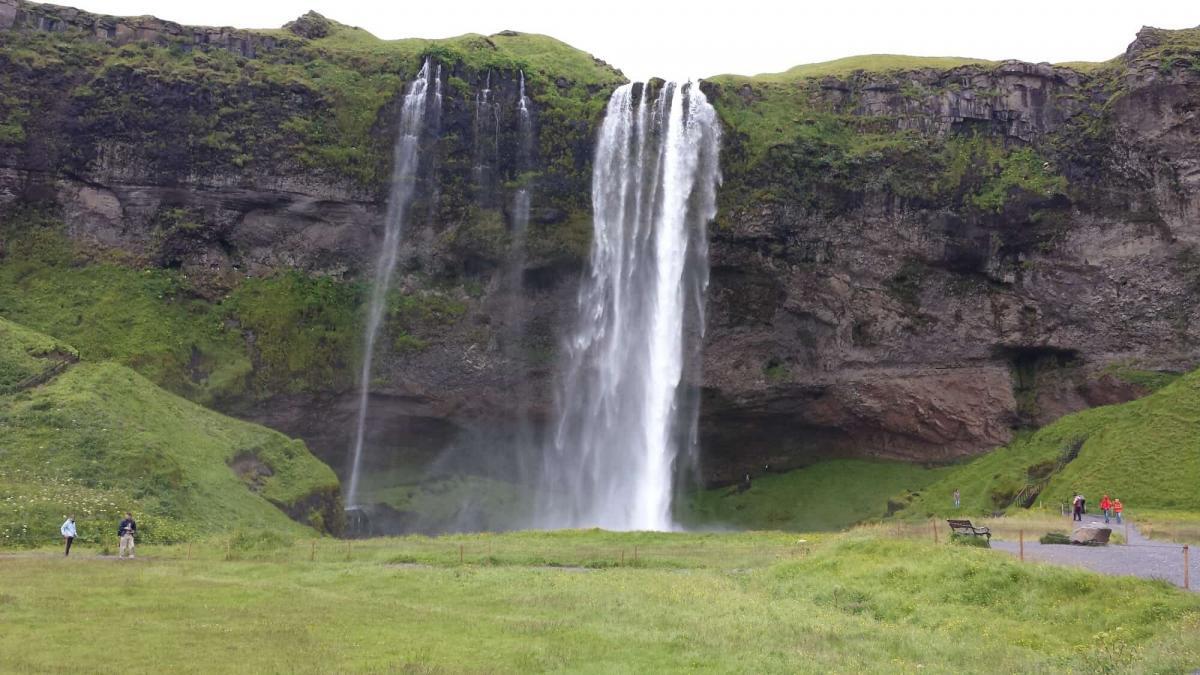 Seljalandsfoss Waterfall – See this Icelandic Classic