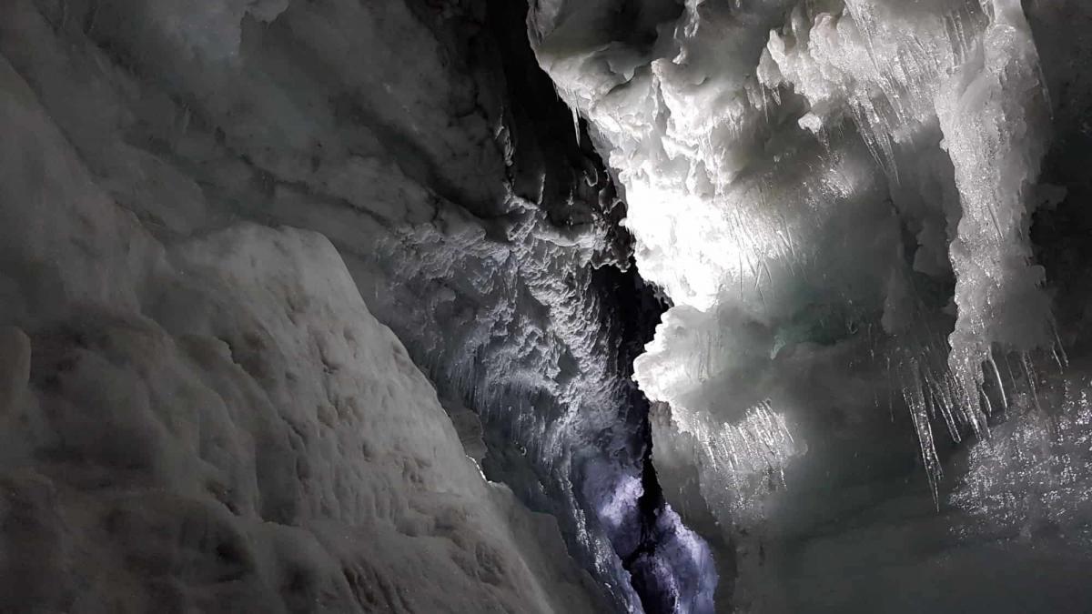 Discover the Wonder of the Iceland Glacier Tunnel