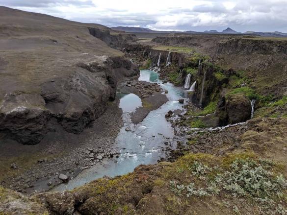 The star of the ultimate Iceland highland tour is the beautiful Sigoldugljufur canyon.