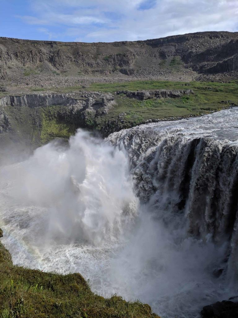 Water sprays in the Hafragilsfoss waterfall