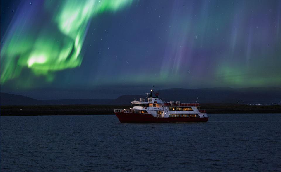 Join a northern lights tour by boat with Elding