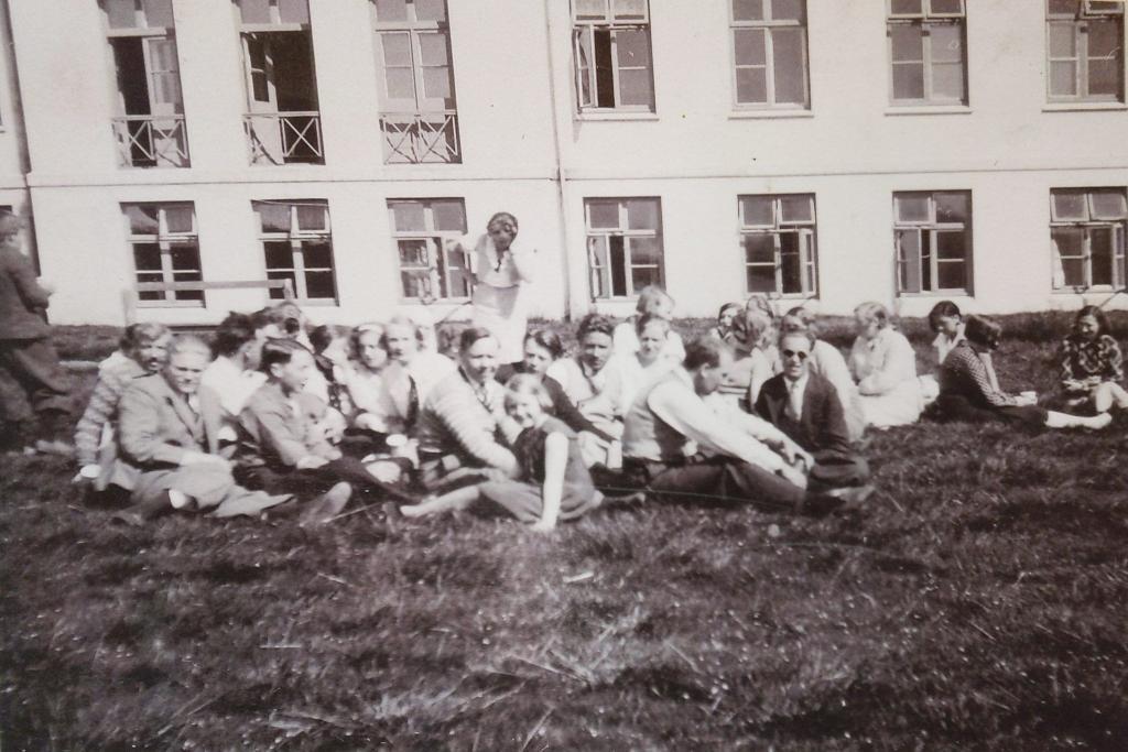 Tuberculosis patients at Kristnes. My grandmother is there I think.