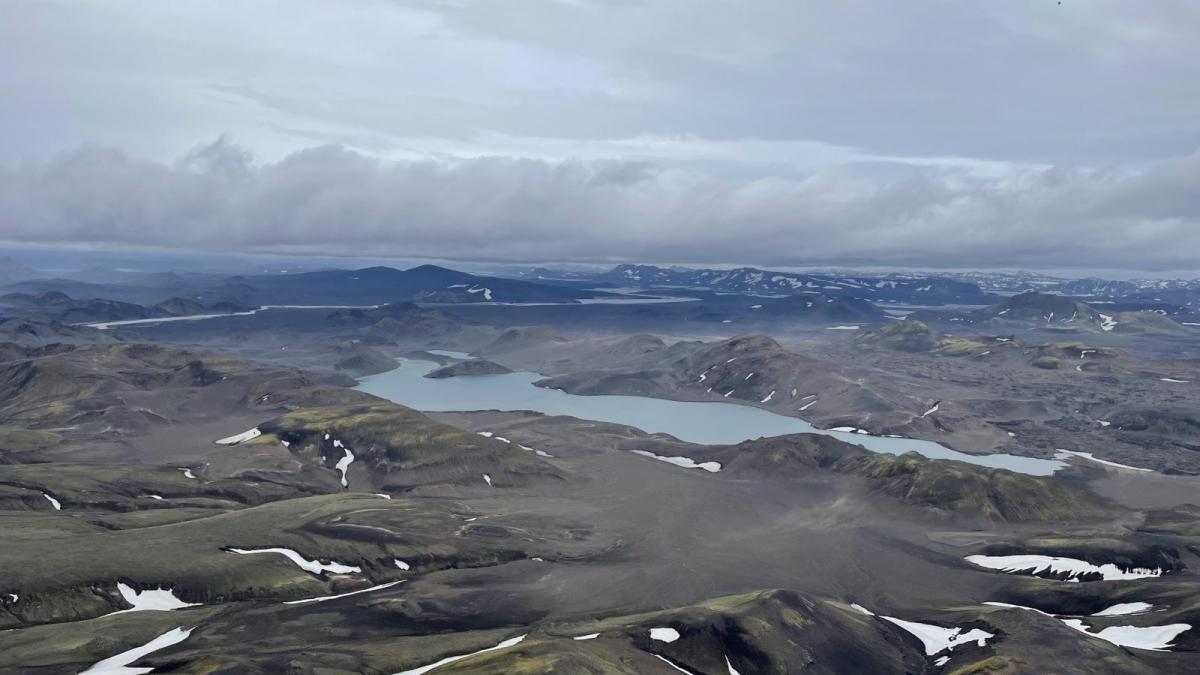 Hiking up to Mt. Löðmundur from Landmannahellir