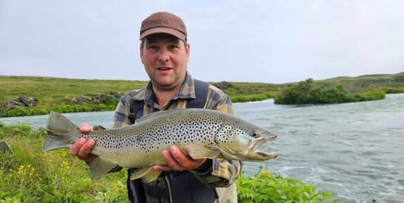 Salmon whisperer! The Icelandic fishing guide, Guðmundur Atli Ásgeirsson, proudly presents a lovely salmon.