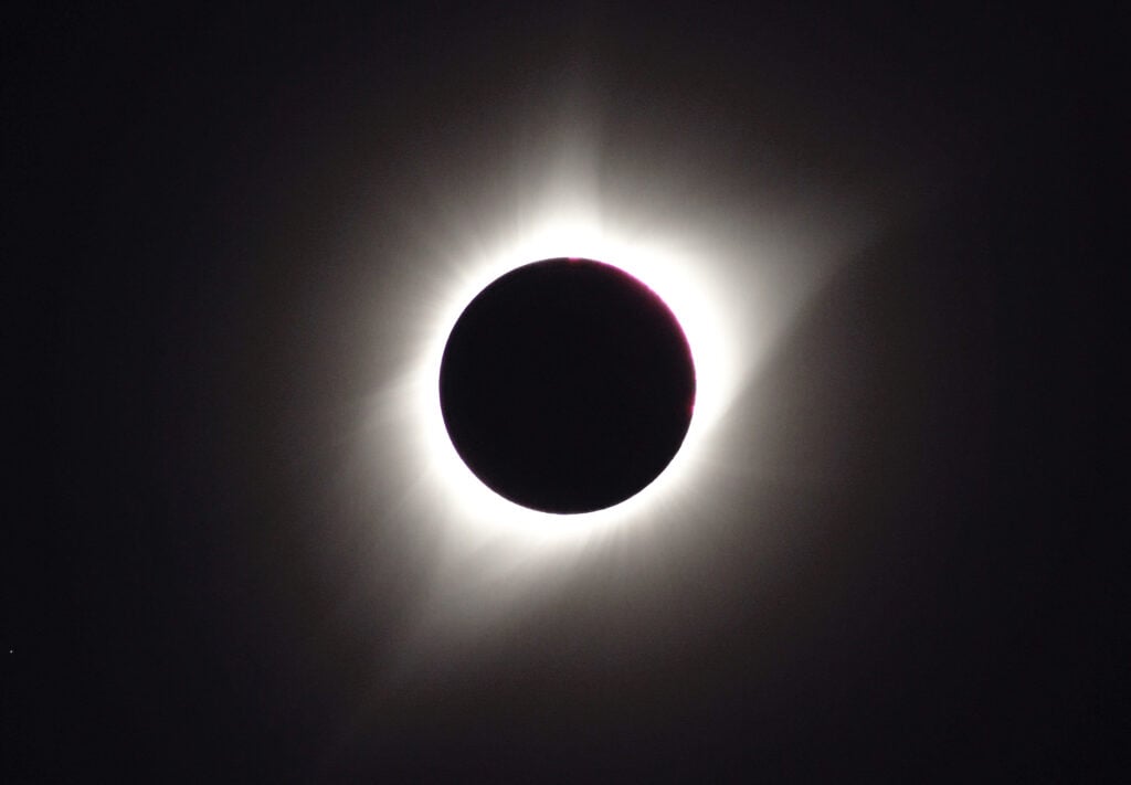 Solar eclipse, photo by Sævar Helgi Bragason.