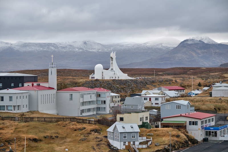 Stykkishólmur town with its space-age church. Photo by Photo by Hanlin Sun on Unsplash.