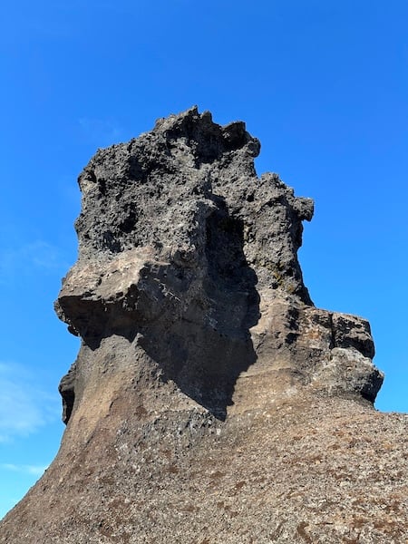 Bólfell has a massive troll head on top of it. True story. 