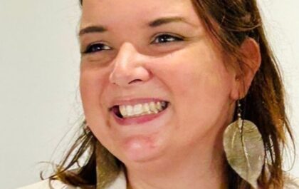 Auriane Rezé-Duclos, editor of the French travel magazine En Route, Mauvaise Troupe, smiling in a portrait photo.